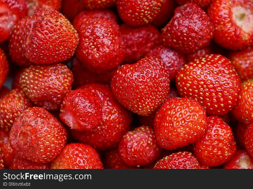 Red vegetative texture of ripe strawberries in a heap