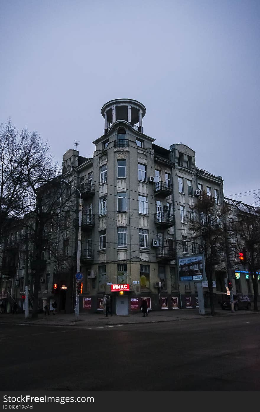 Building, Landmark, Sky, Town