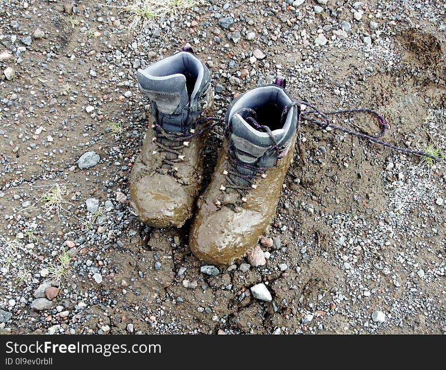 Soil, Outdoor Shoe, Shoe, Mud