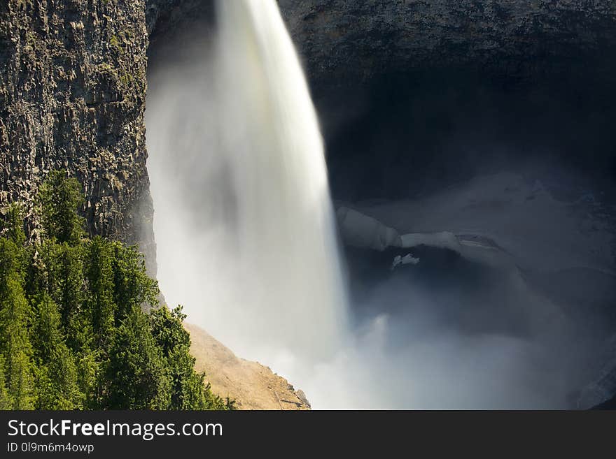 Helmcken Falls is a 141 m waterfall on the Murtle River within Wells Gray Provincial Park in British Columbia, Canada. Helmcken Falls is the fourth largest waterfall in Canada, measured by total straight drop without a break. Helmcken Falls is a 141 m waterfall on the Murtle River within Wells Gray Provincial Park in British Columbia, Canada. Helmcken Falls is the fourth largest waterfall in Canada, measured by total straight drop without a break.
