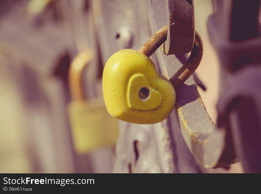 Wedding locks macro retro