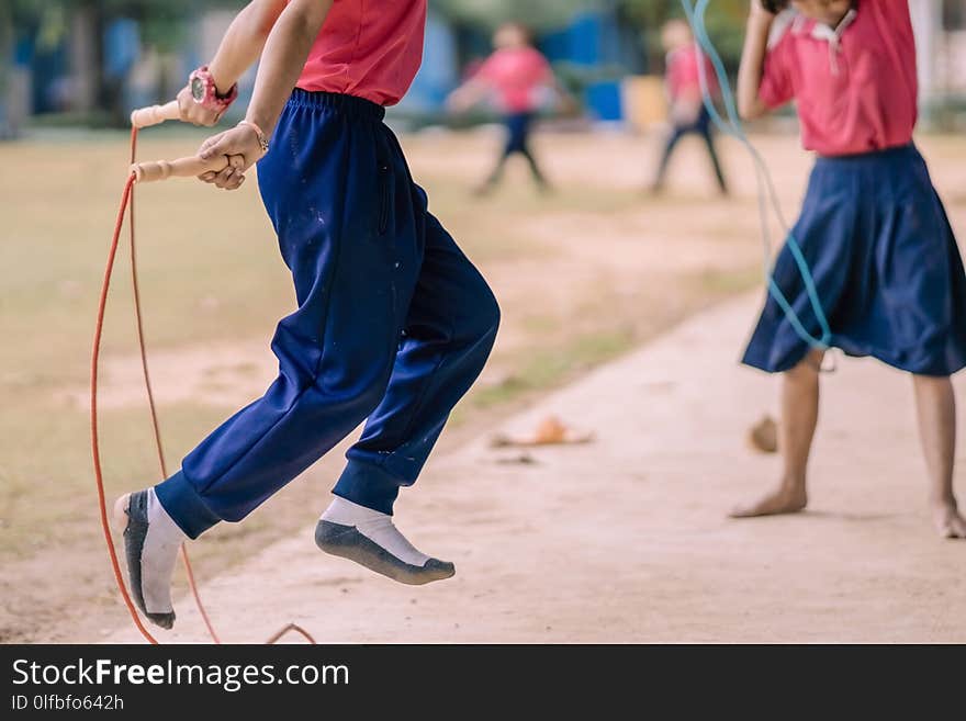 Elementary school students enjoy rope jump training for good health before lunch at school.