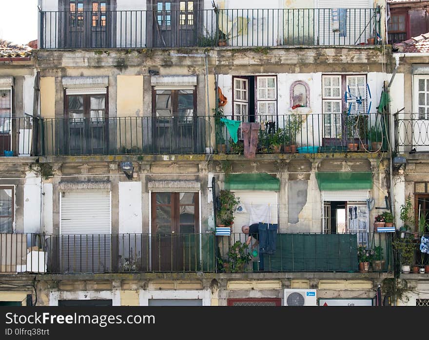 Property, Neighbourhood, Building, Balcony