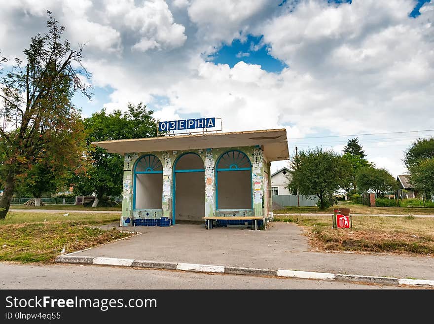 Public Space, Sky, Bus Stop, Tree