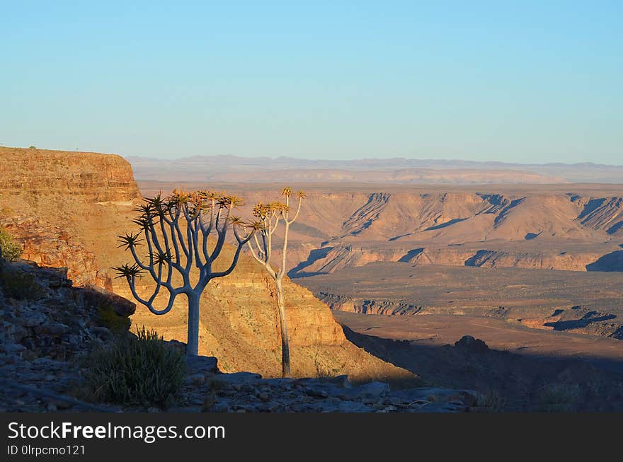 Badlands, Wilderness, Ecosystem, Sky