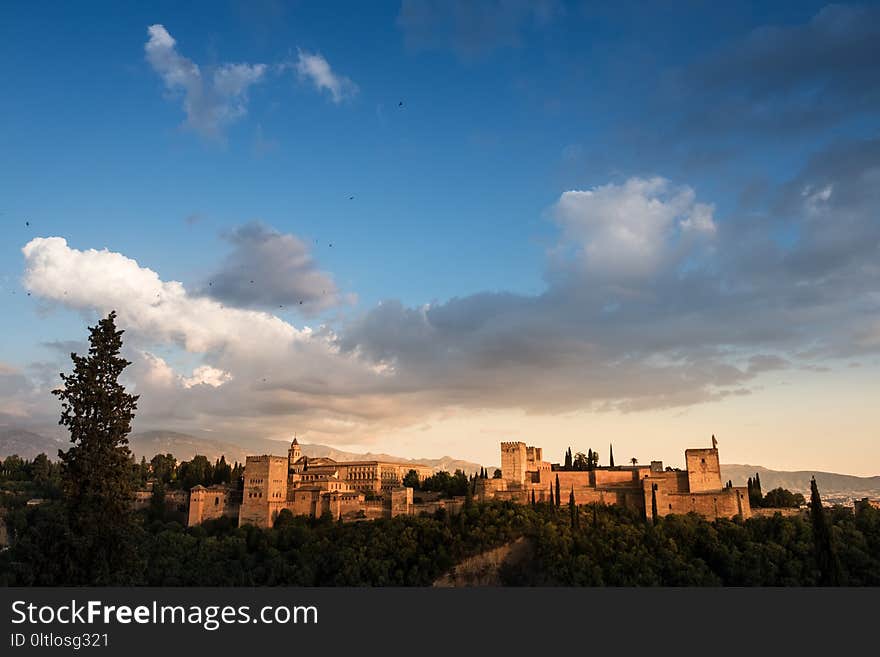 Sky, Cloud, Skyline, Daytime