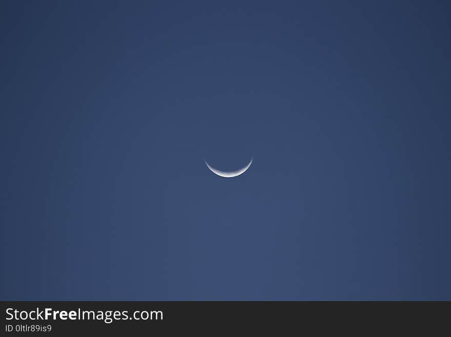 Sky, Crescent, Daytime, Atmosphere