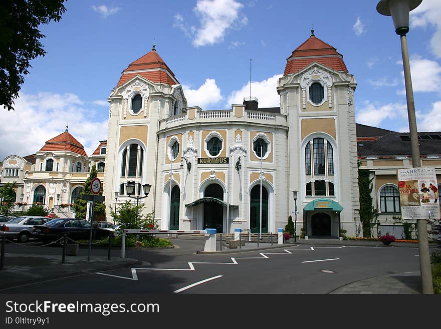 Landmark, Town, Building, Sky