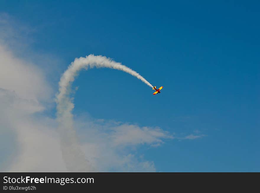 Sky, Air Sports, Daytime, Cloud