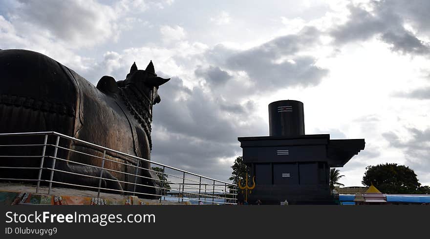 Sky, Landmark, Statue, Monument