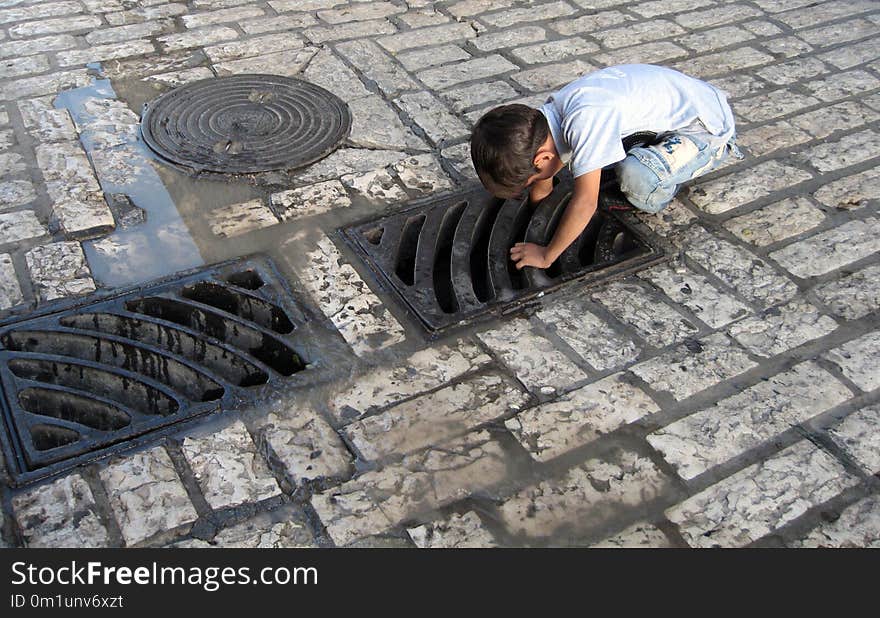 Cobblestone, Automotive Tire, Tire, Outdoor Structure