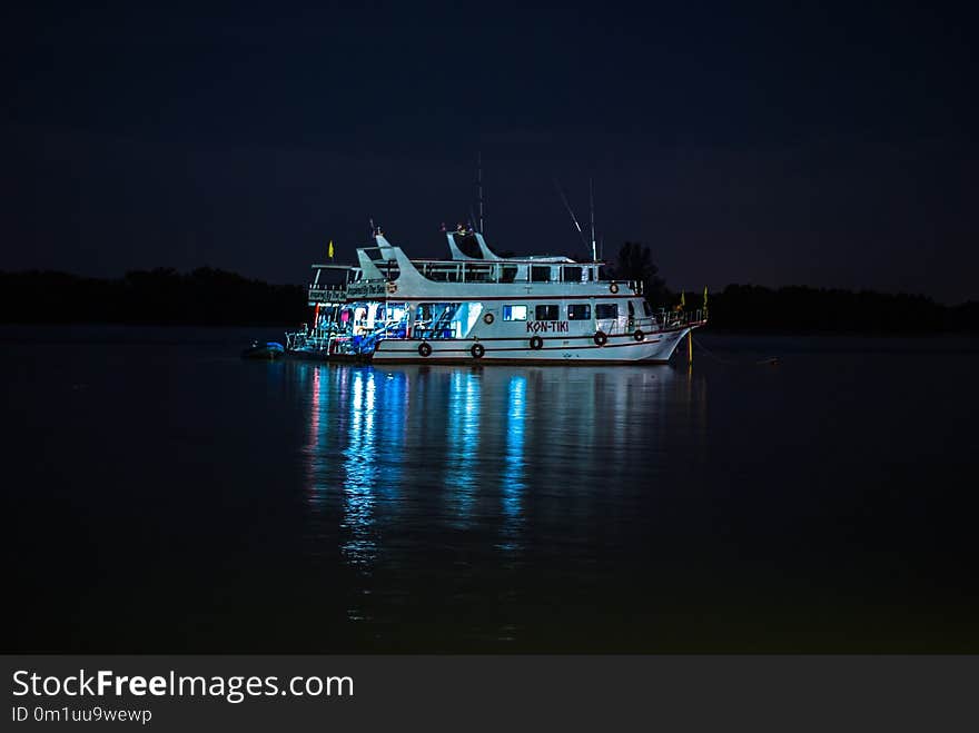 Body Of Water, Water, Water Transportation, Reflection