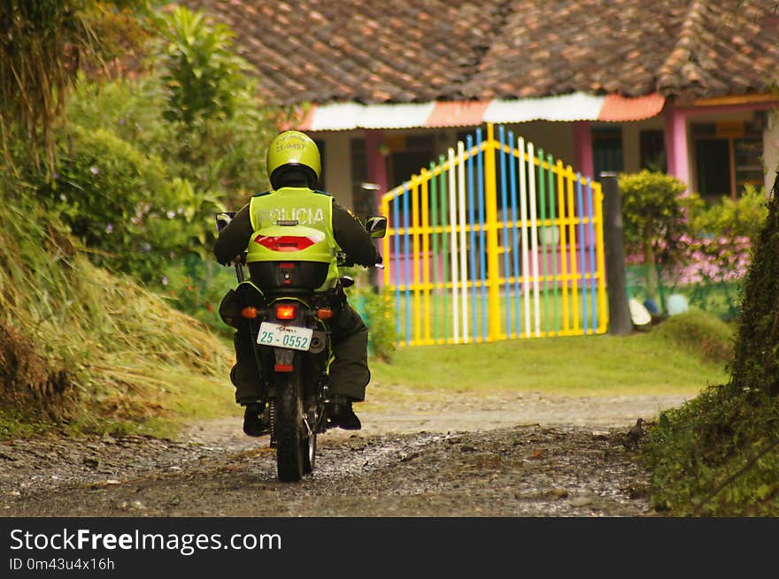 Vehicle, Yellow, Motorcycling, Motorcycle