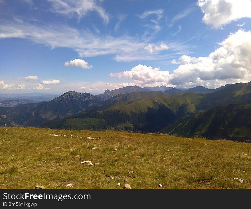 Sky, Highland, Mountainous Landforms, Grassland