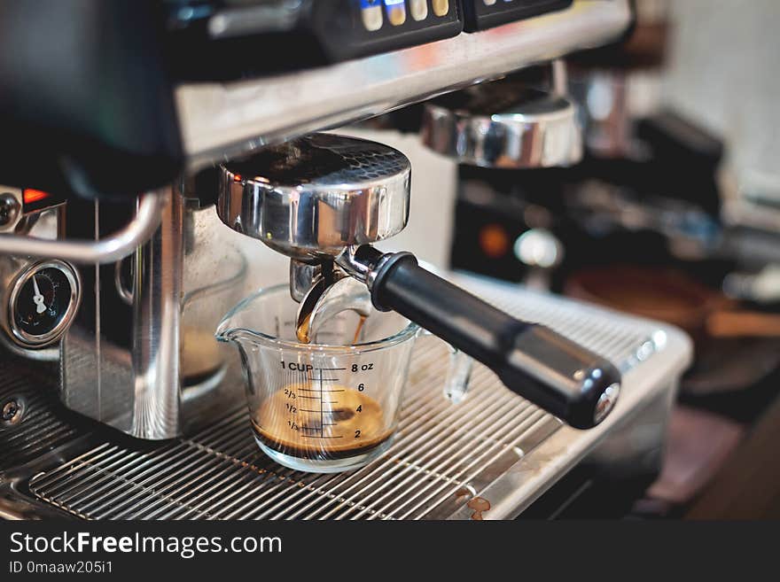 Barista preparing to make coffee in coffee shop