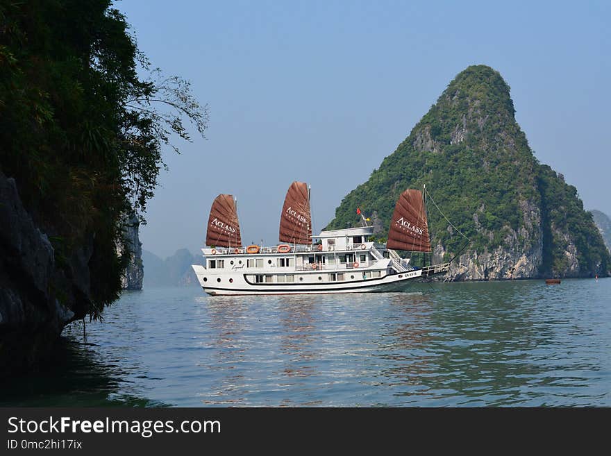 Body Of Water, Water Transportation, Waterway, Coastal And Oceanic Landforms