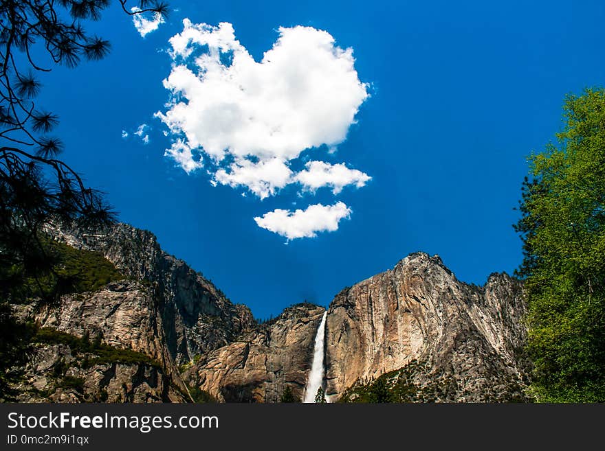 Sky, Mountainous Landforms, Mountain, Cloud