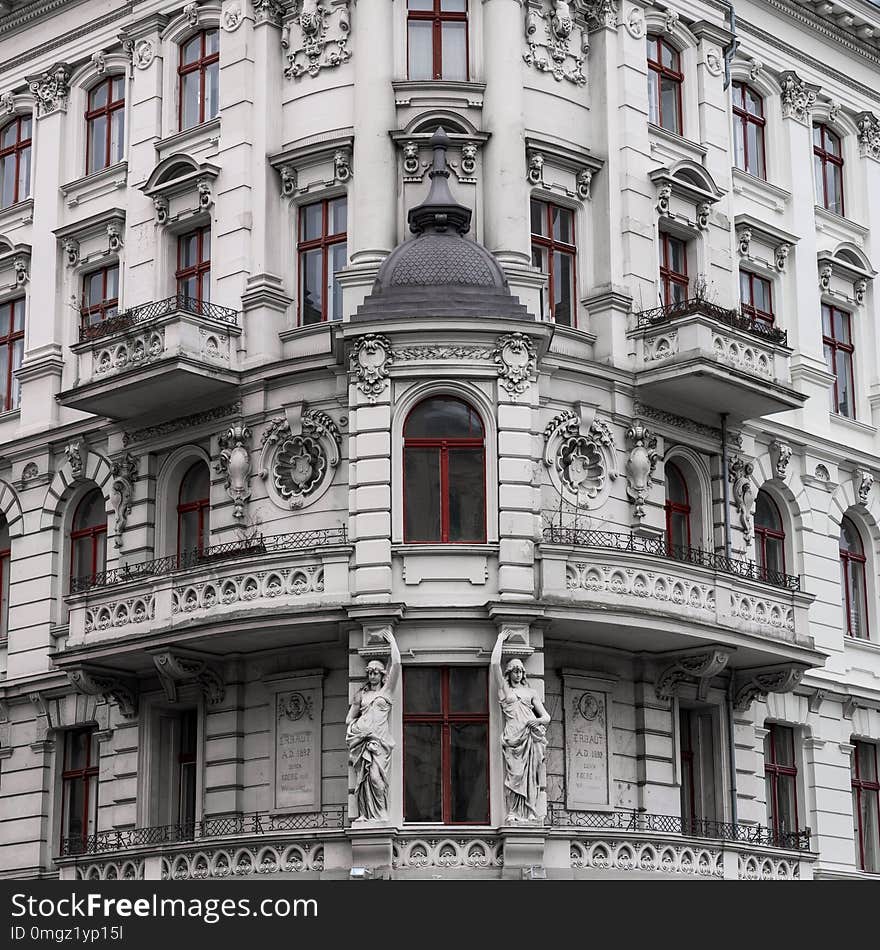 Close up of a facade with rich stucco