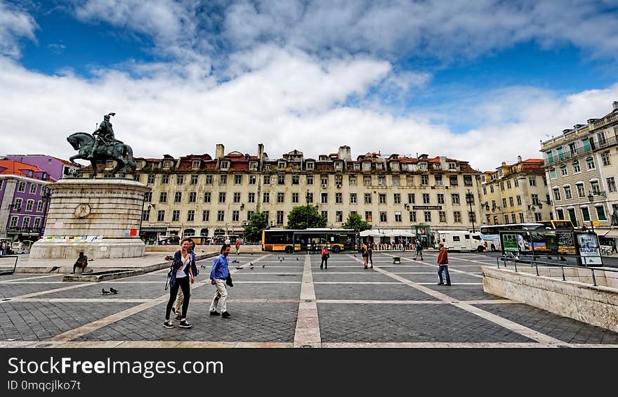 Sky, Landmark, Plaza, Town Square