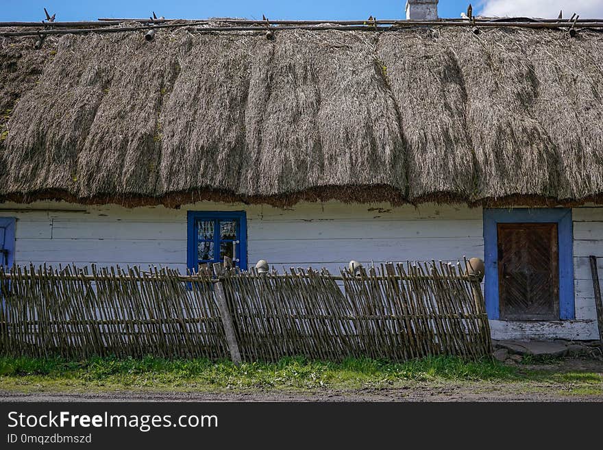 House, Thatching, Sky, Wall