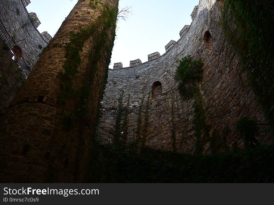 Medieval castle located in the SarÄ±yer district of Istanbul, at the European side of Bosporus. Medieval castle located in the SarÄ±yer district of Istanbul, at the European side of Bosporus.