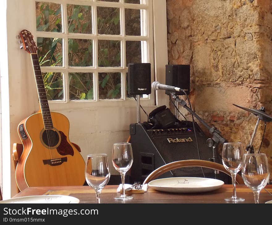 Table, Musical Instrument, Interior Design, Restaurant