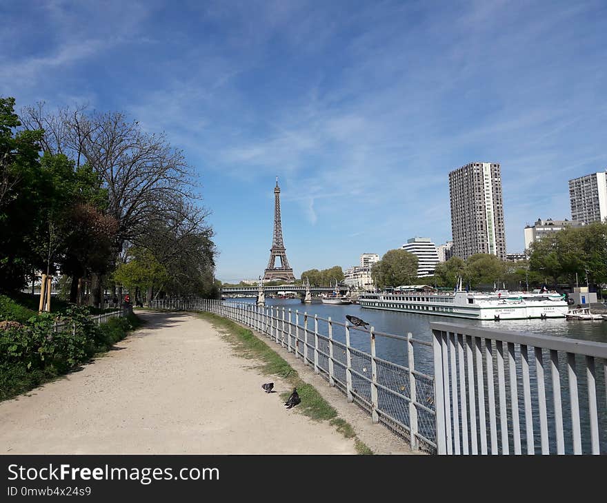 Sky, Landmark, Metropolitan Area, Waterway