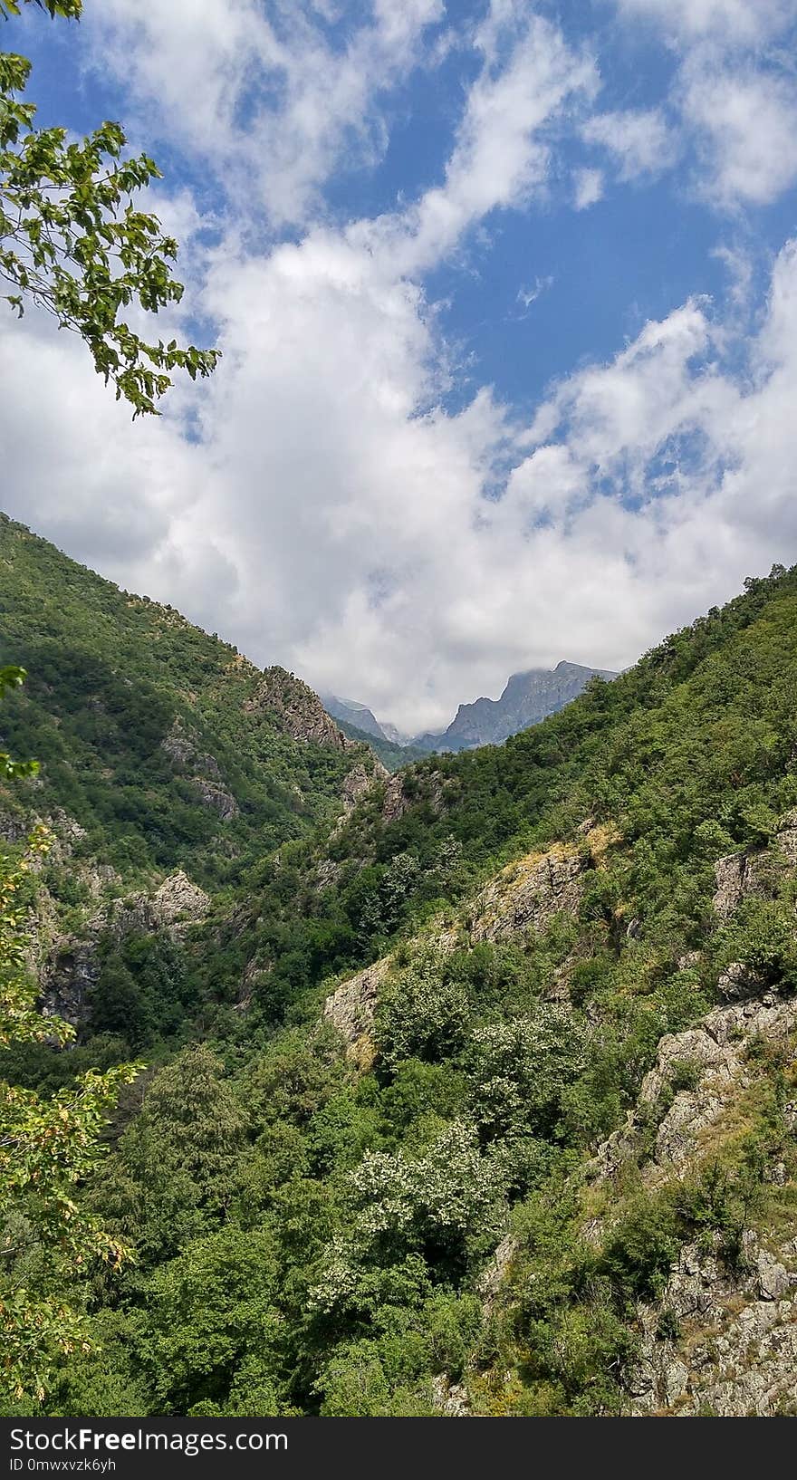 Sky, Mountainous Landforms, Cloud, Vegetation