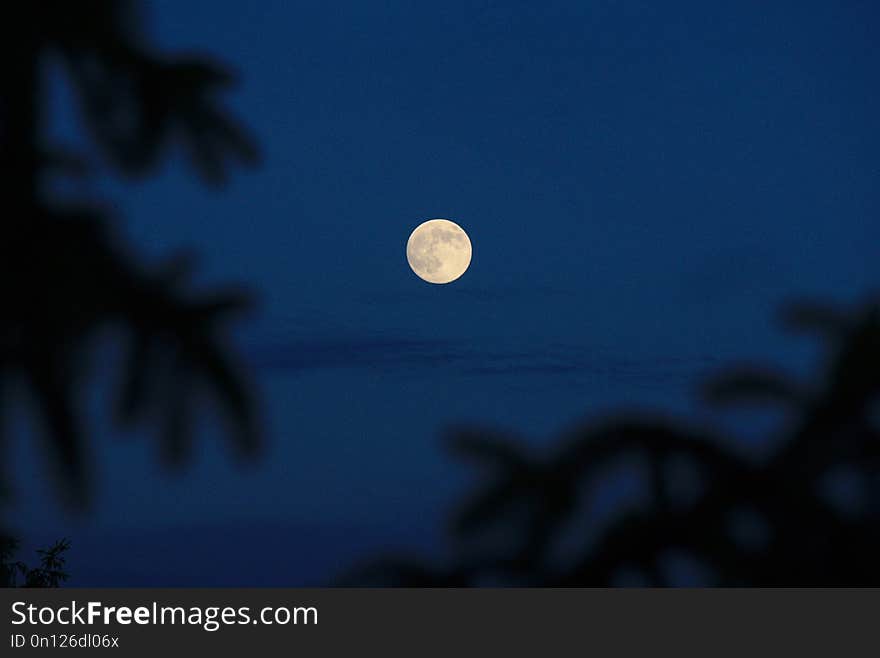 Sky, Moon, Atmosphere, Daytime