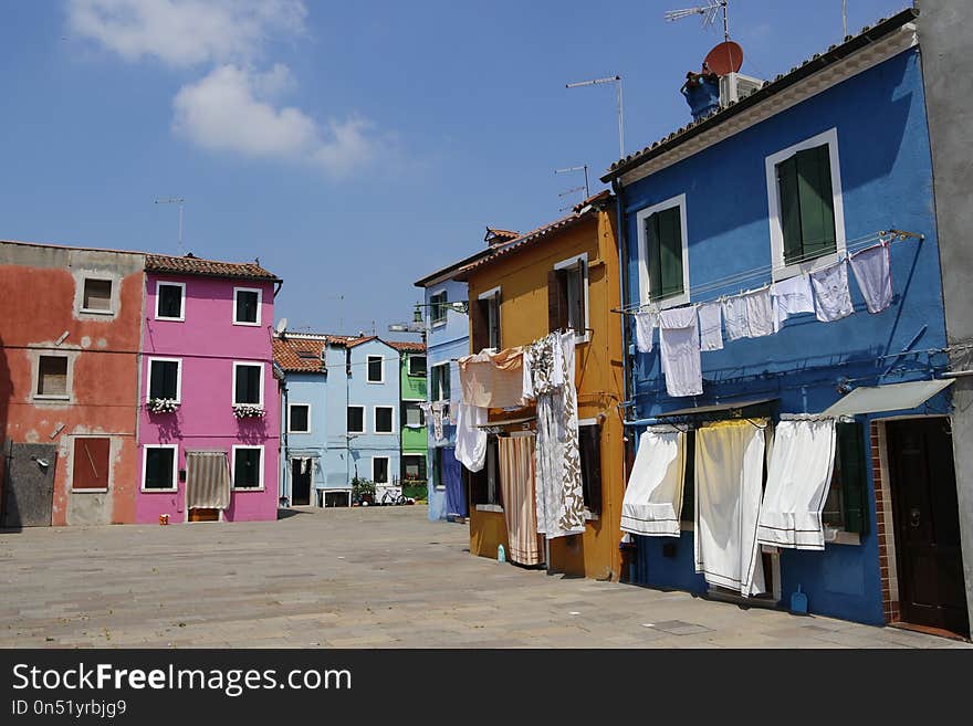 Town, Neighbourhood, Sky, Residential Area