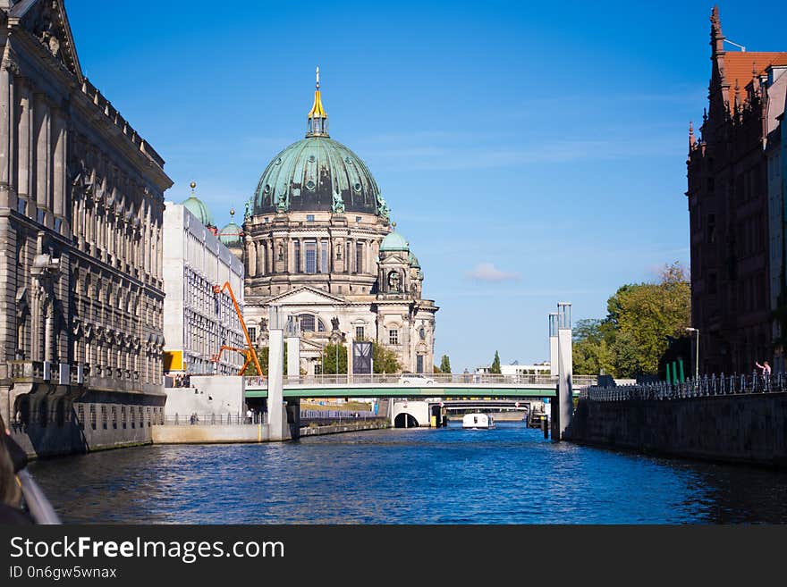 Waterway, Landmark, Sky, City