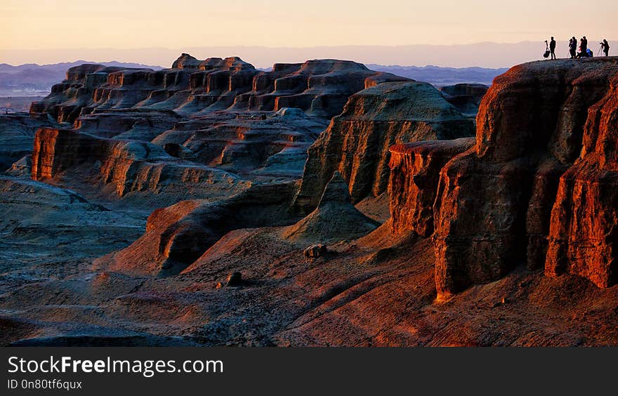 Devil City is a very famous characteristic scenic spot in Xinjiang. Its unique geographical environment and color make up a magical landscape. Devil City is a very famous characteristic scenic spot in Xinjiang. Its unique geographical environment and color make up a magical landscape.