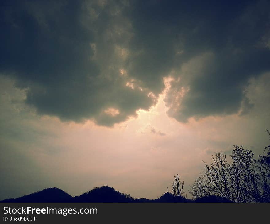 Sky, Cloud, Atmosphere, Daytime