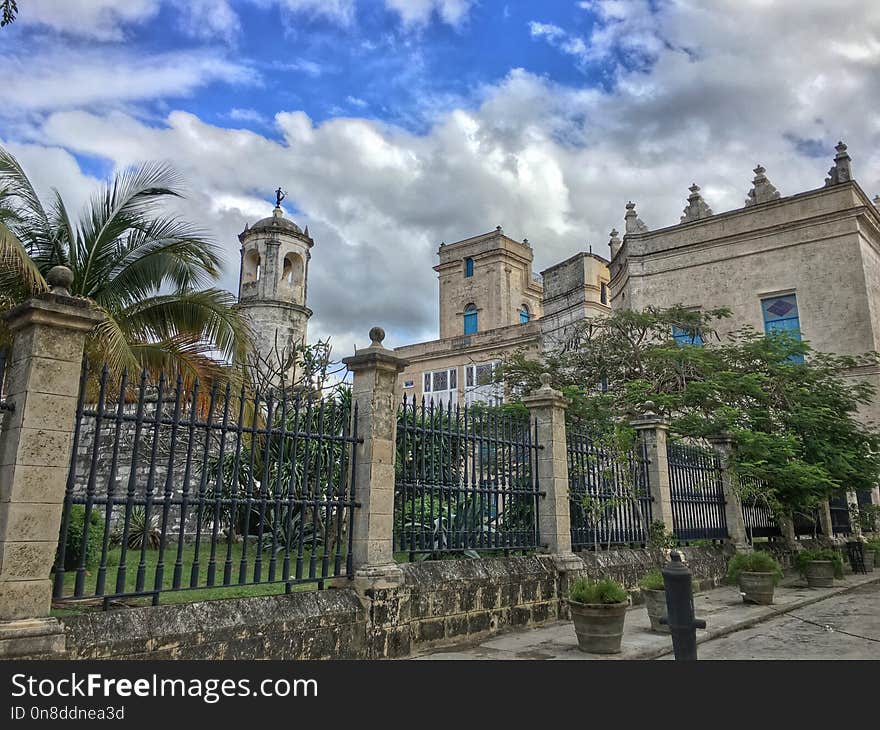 Sky, Landmark, Property, Stately Home