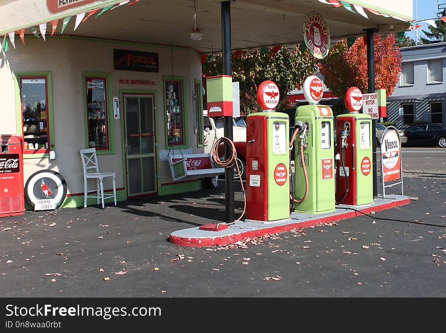 Filling Station, Street