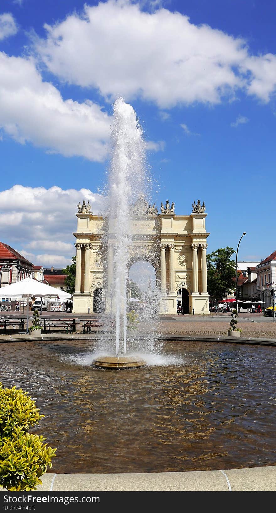 Fountain, Water, Landmark, Sky