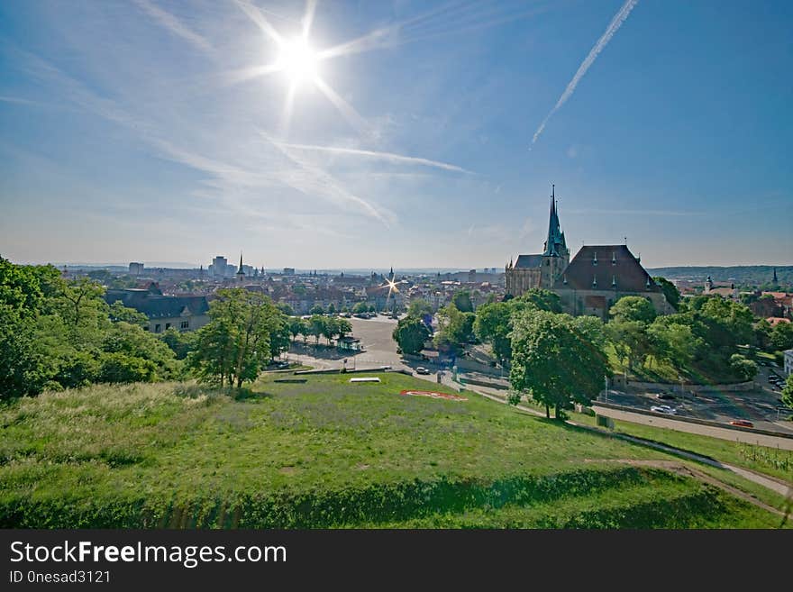 Sky, Landmark, Daytime, Horizon