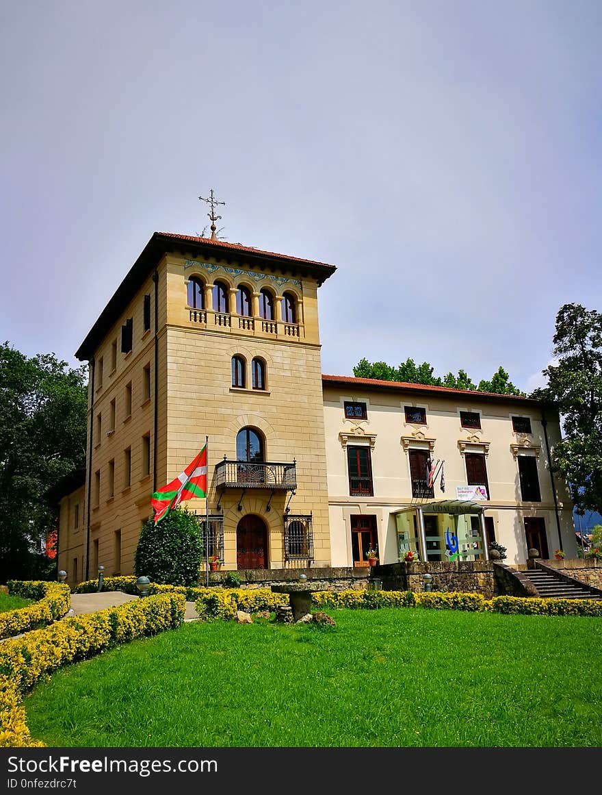 Landmark, Building, Sky, Estate