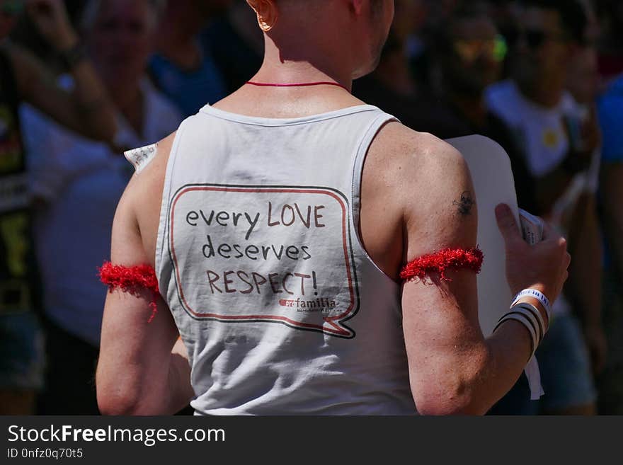 T Shirt, Shoulder, Arm, Joint