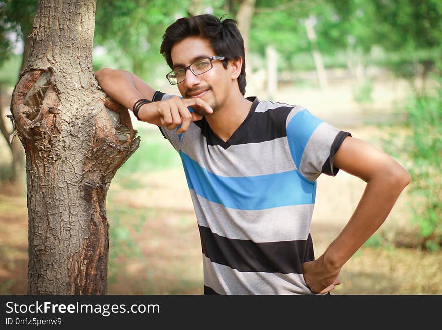 Shoulder, Photography, Trunk, Tree