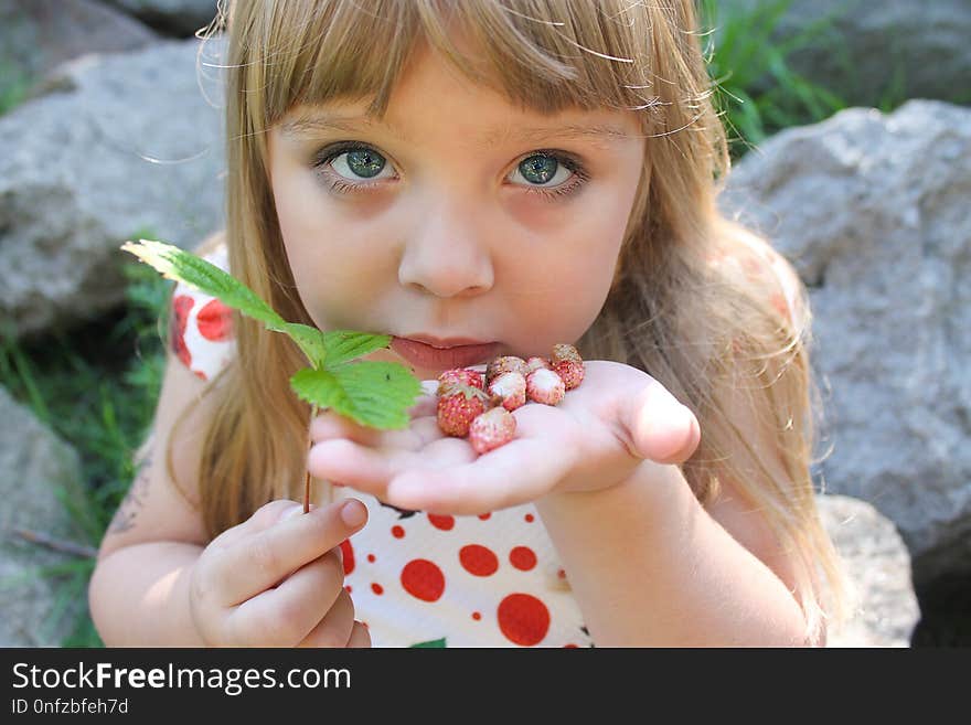 Skin, Child, Girl, Eating