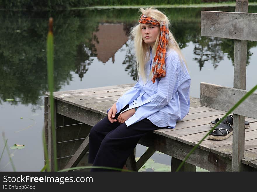 Sitting, Fashion Accessory, Water, Girl