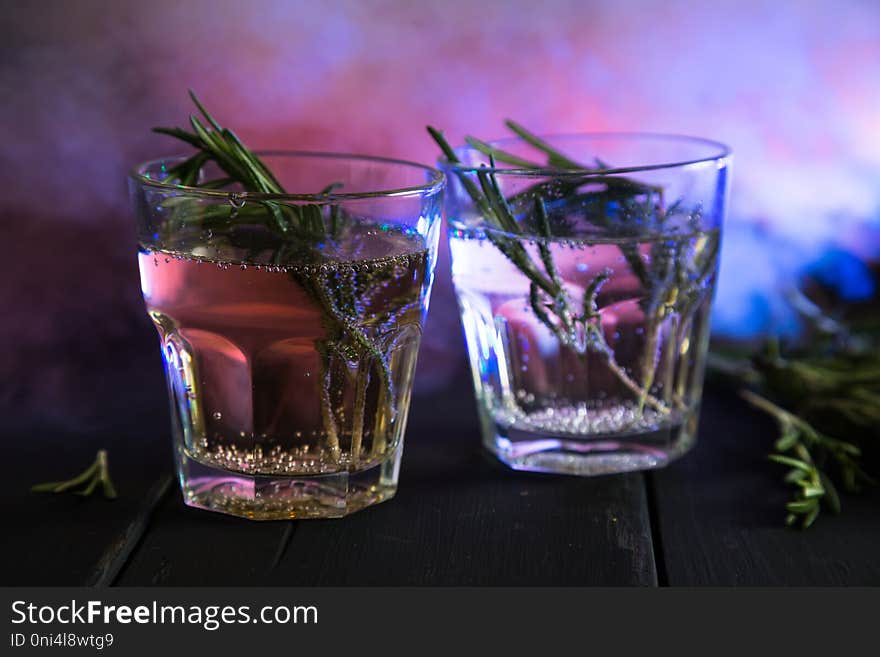 Non-alcoholic cocktails with natural herbs