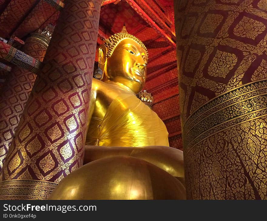 Big Buddha statue at Wat Phanan Choeng temple