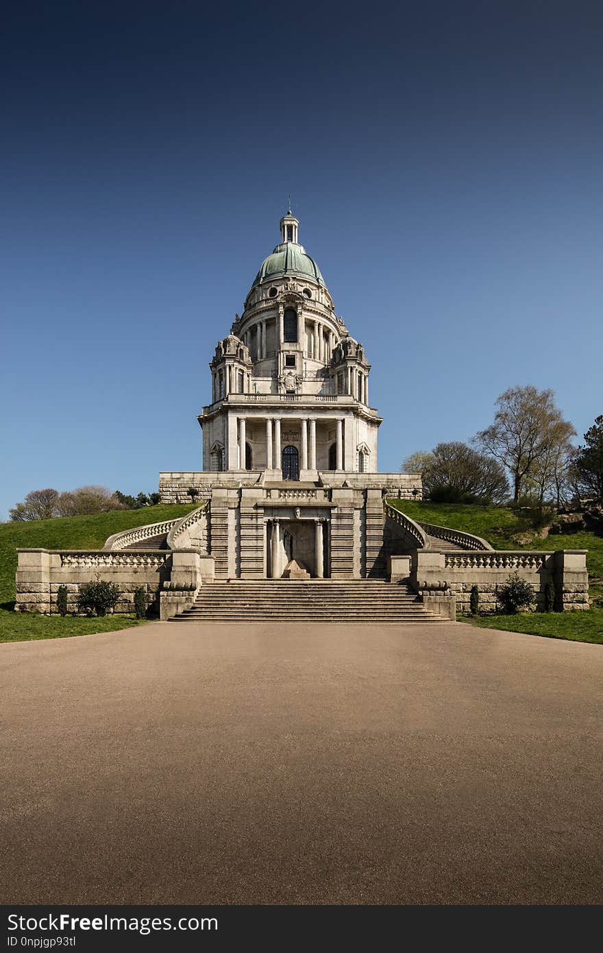 Sky, Landmark, Estate, Château