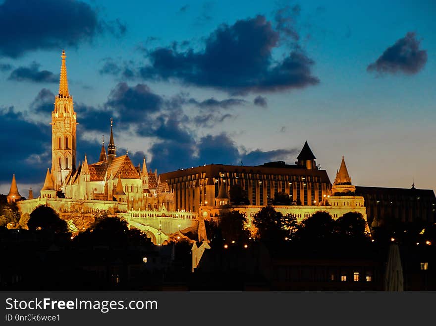 Sky, Landmark, Cloud, Tourist Attraction