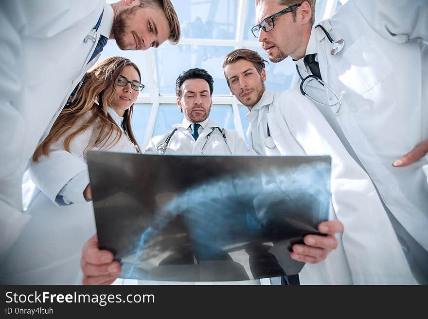 Doctors colleagues look at the x-ray of the patient . the concept of teamwork