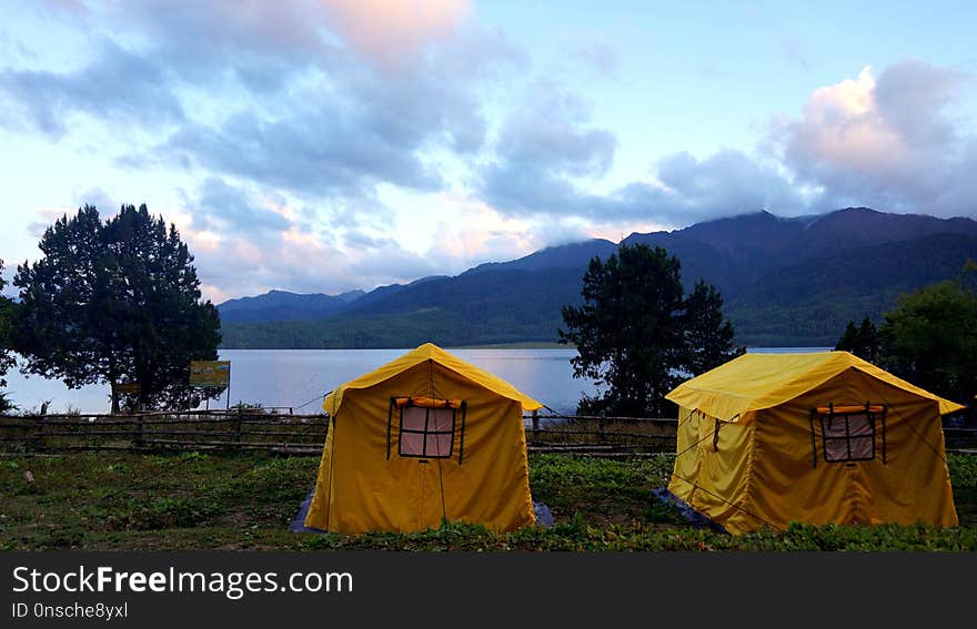 Sky, Wilderness, Highland, Mountainous Landforms