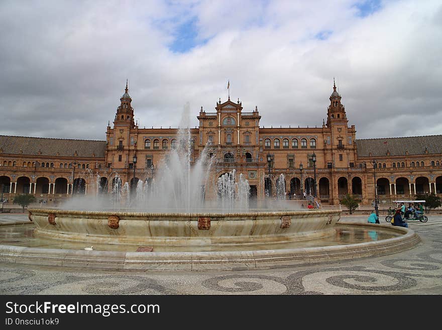 Plaza, Landmark, Town Square, Sky