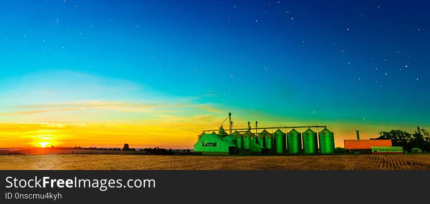 Sky, Field, Atmosphere, Horizon